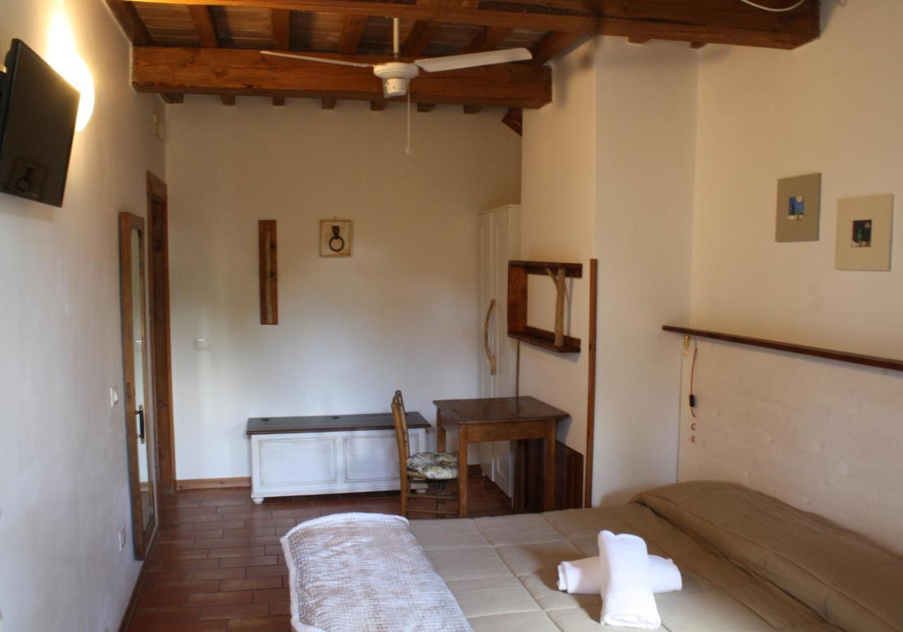 Gasthaus Country House Ca' Vernaccia Urbino Exterior foto