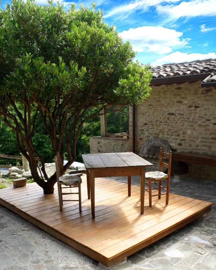 Gasthaus Country House Ca' Vernaccia Urbino Exterior foto